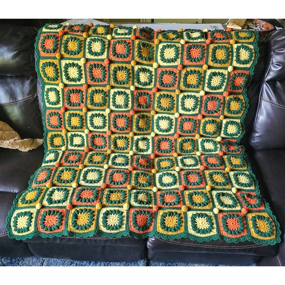 GRANNY SQUARE AFGHAN 4' x 6' Crochet Colorful Puff Balls Scalloped Edge GIFT - Picture 1 of 11